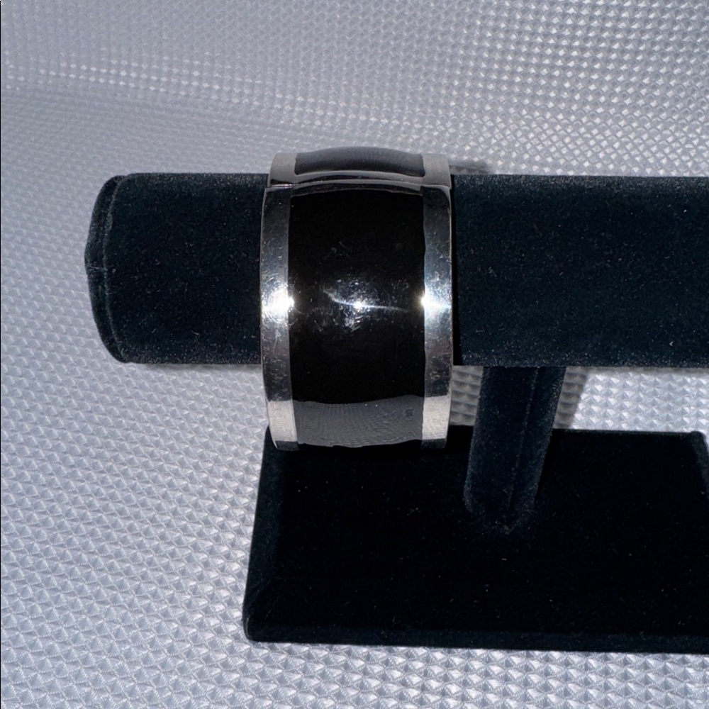 Vintage Black & Silver Hinged Cuff Bracelet Enamel Silver Tone 8” x 1.5” - Picture 4 of 9